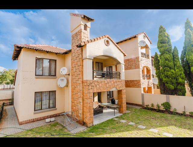 3 BEDROOM APARTMENT FOR SALE IN HALFWAY GARDENS